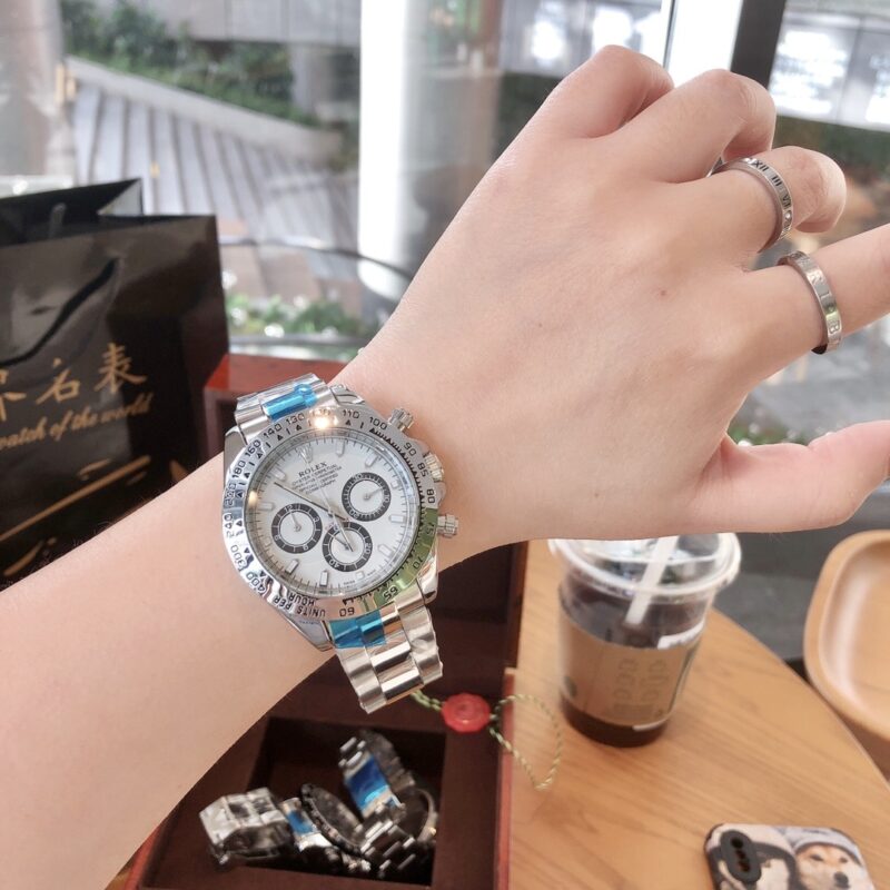 Alternative view of ROLEX OYSTER PERPETUAL COSMOGRAPH DAYTONA 40MM