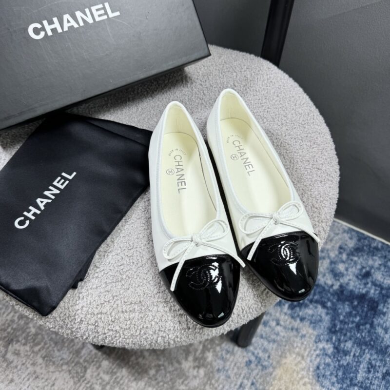 Alternative view of CHANEL BALLERINA FLAT SHOES IN WHITE