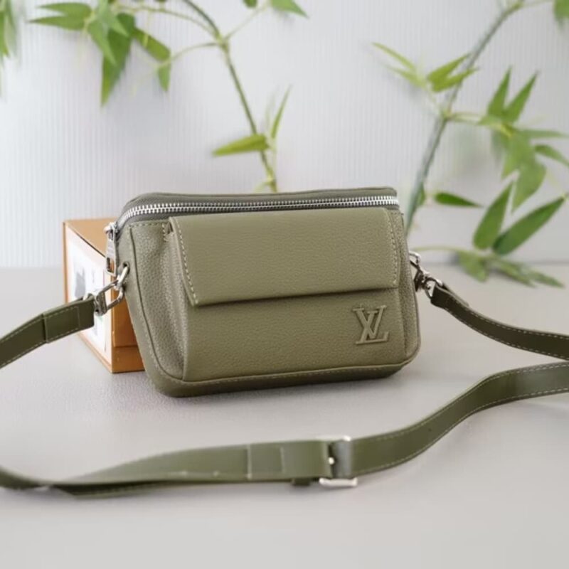 Alternative view of LOUIS VUITTON PILOT BAG KHAKI GREEN 29CM