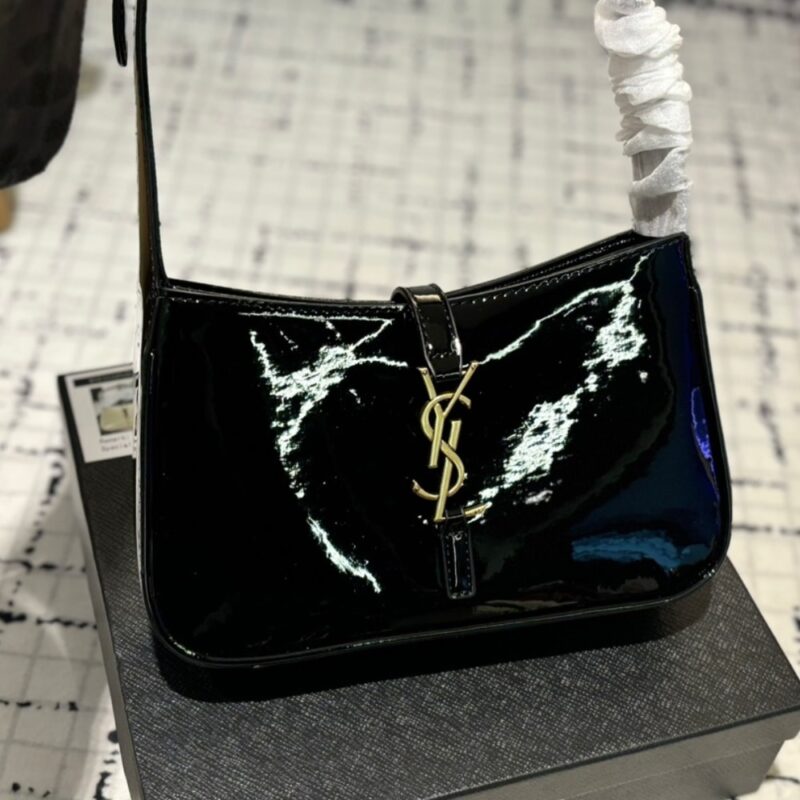 Alternative view of SAINT LAURENT LE 5 A 7 PATENT HOBO BAG IN SHINY LEATHER BLACK 25CM