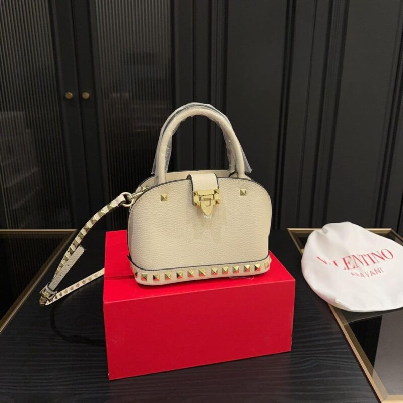 Alternative view of VALENTINO GARAVANI ROCKSTUD HANDBAG IN GRAINY WHITE 21CM