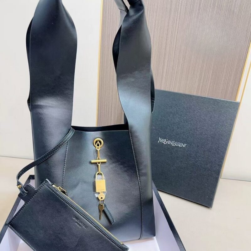 Alternative view of SAINT LAURENT LEATHER SHOULDER BAG WITH PADLOCK DETAIL BLACK 27CM