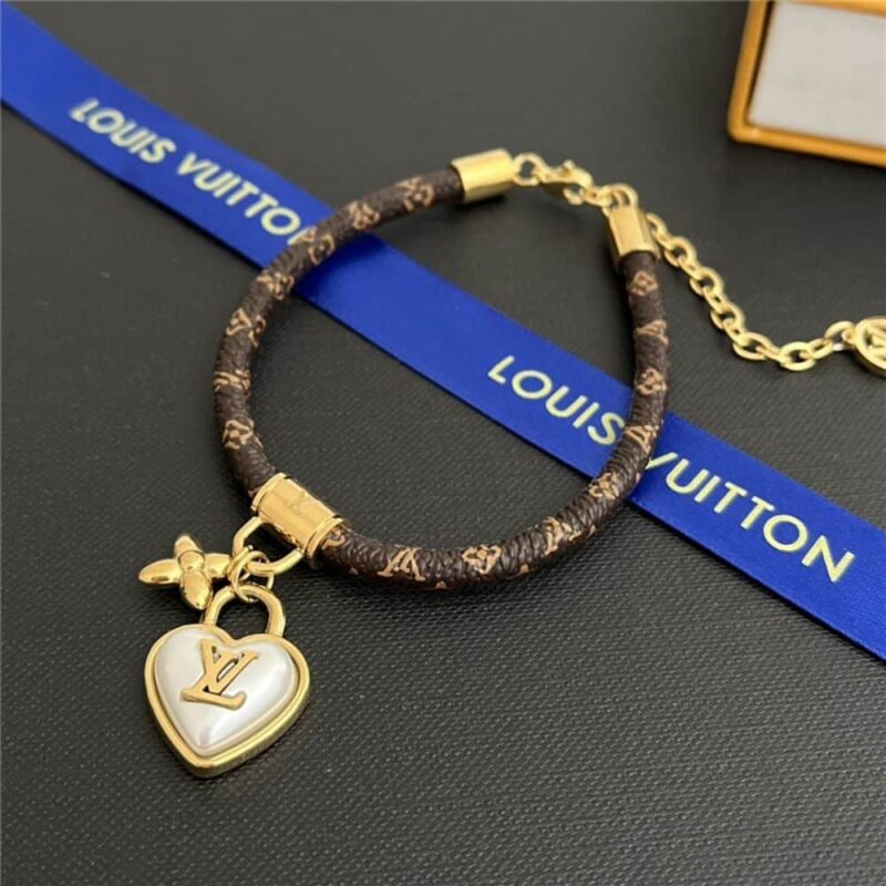 Alternative view of LOUIS VUITTON HEART PADLOCK BRACELET M8413Z