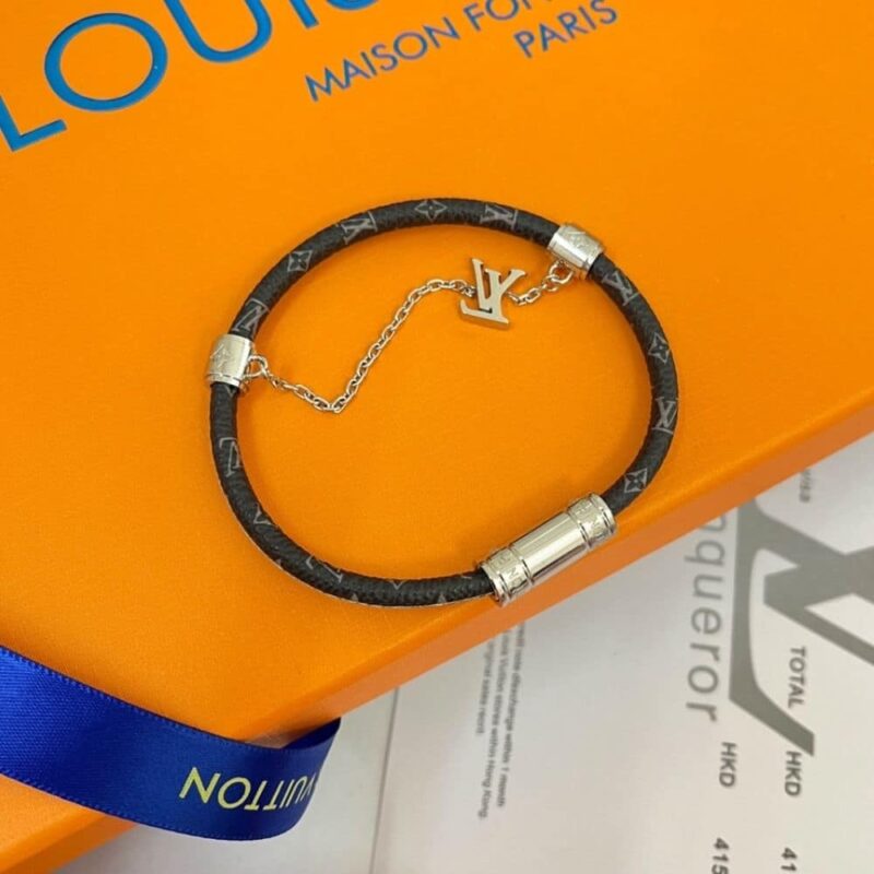 Alternative view of LOUIS VUITTON CHAIN IT BRACELET SILVER M8573E