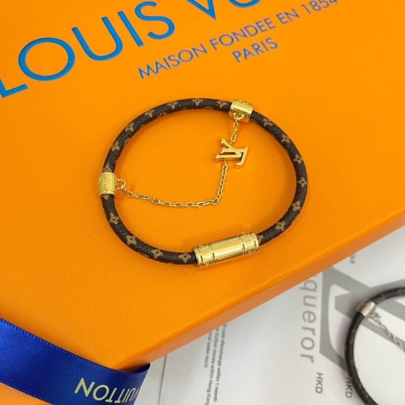 Alternative view of LOUIS VUITTON CHAIN IT BRACELET GOLD M8578E