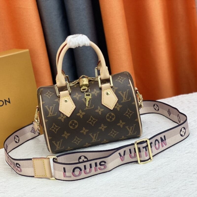 Alternative view of LOUIS VUITTON SPEEDY BANDOULIÈRE 20 BAG BLACK 20CM M46234