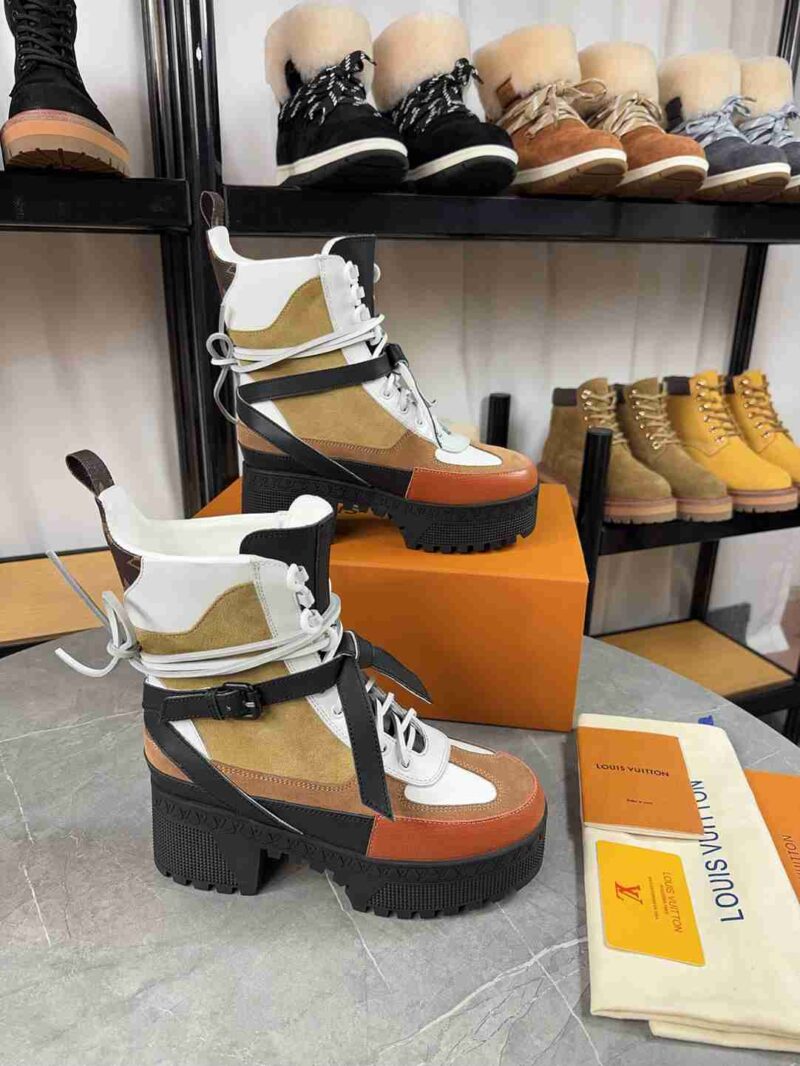 Alternative view of LOUIS VUITTON LAUREATE PLATFORM DESERT BOOT BEIGE 1AD24J