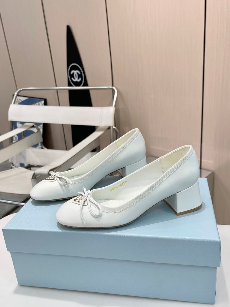 Alternative view of PRADA TRIANGLE LOGO BOW PUMP IN WHITE