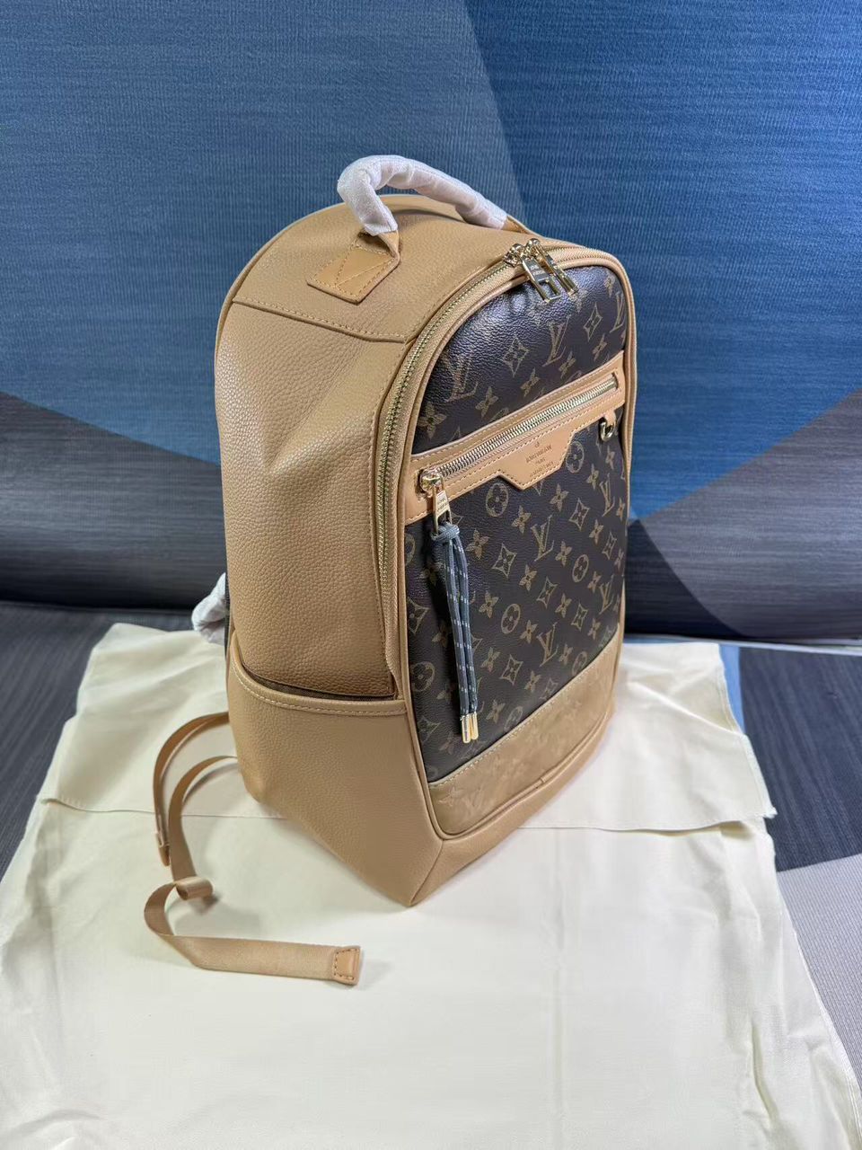 LOUIS VUITTON OUTDOOR BACKPACK 44CM M12624 - Image 3