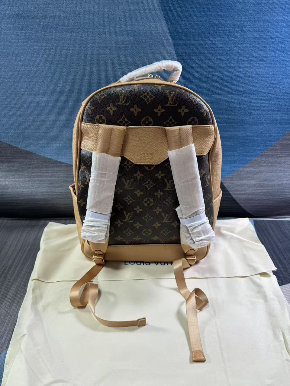 LOUIS VUITTON OUTDOOR BACKPACK 44CM M12624 - Image 4