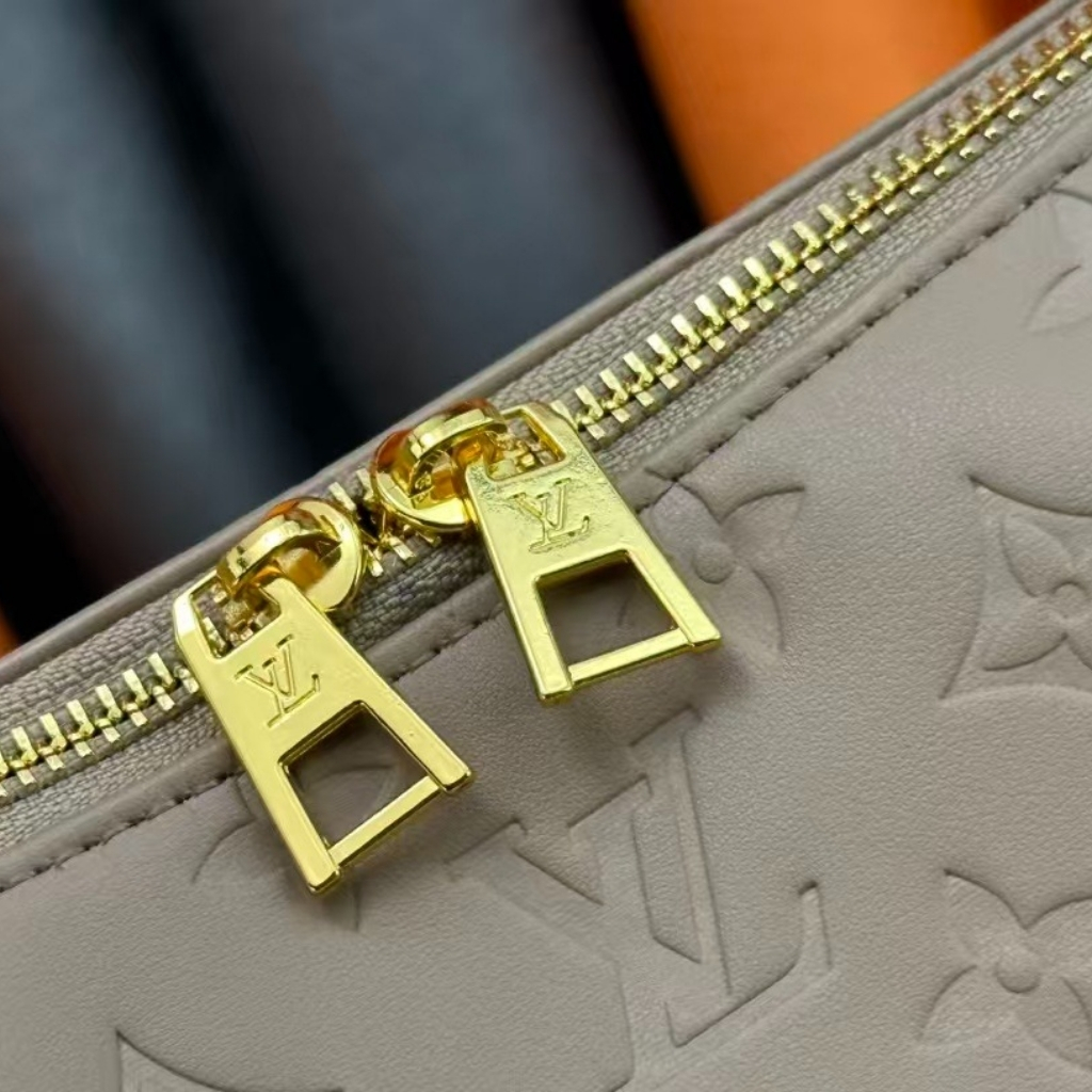 Louis Vuitton Coussin Hobo MM Galet Grey 30Cm M12071 - Image 7