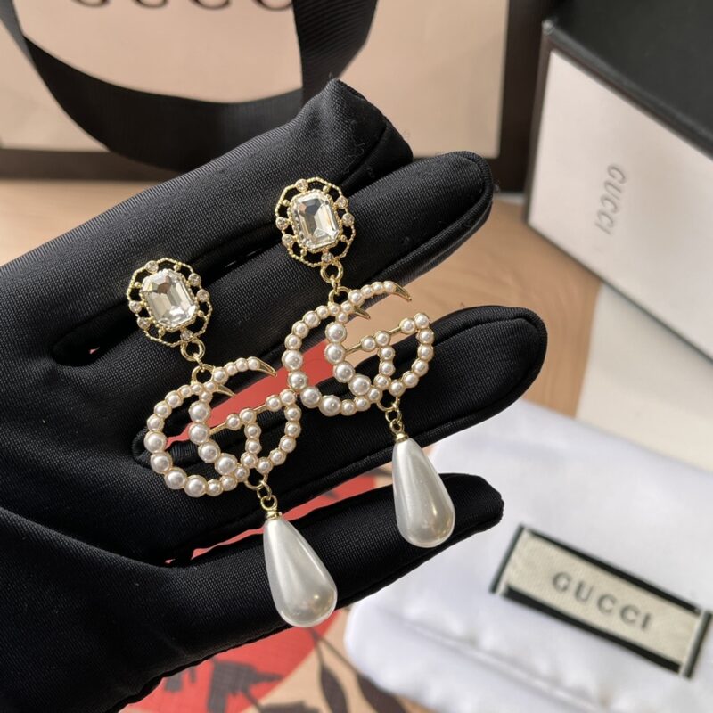 Alternative view of GUCCI PEARL GG DROP EARINGS IN GOLD