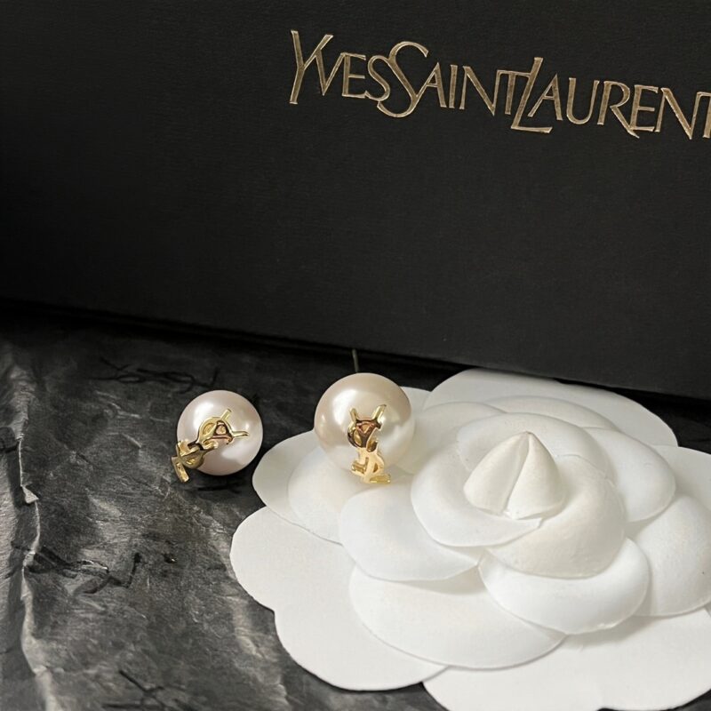 Alternative view of SAINT LAURENT CASSANDRE PEARL EARRINGS IN METAL 691563Y15269018