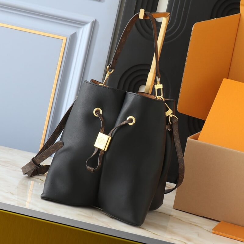 Alternative view of LOUIS VUITTON BLOOM PM BLACK 16CM M13843