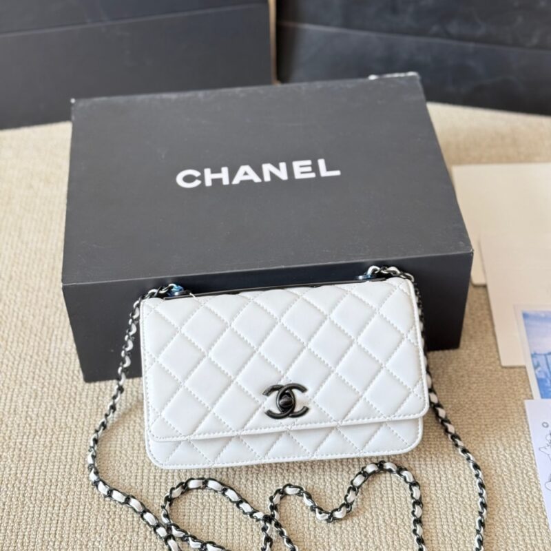 Alternative view of CHANEL WALLET ON CHAIN WHITE 19CM