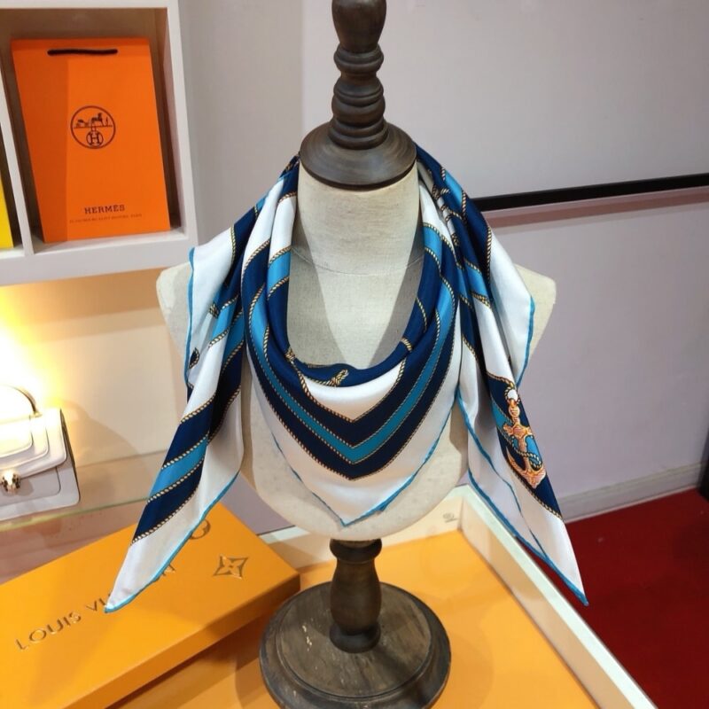 Alternative view of LOUIS VUITTON CORDAGE IN BLUE SKY 90CM M79751