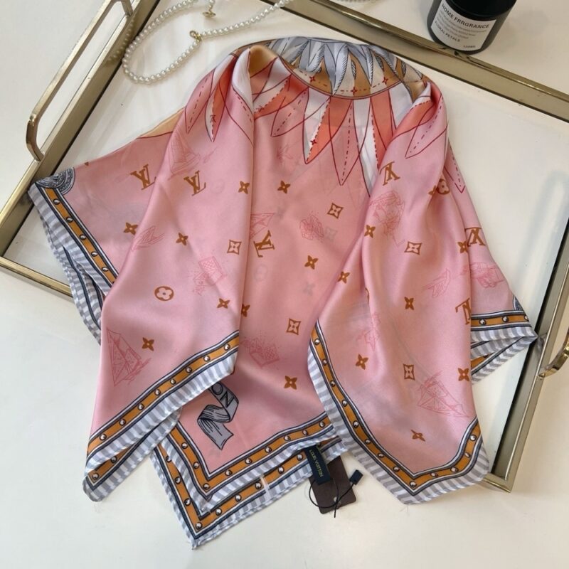 Alternative view of LOUIS VUITTON MAP IN ROSE CLAIR 70CM M79561