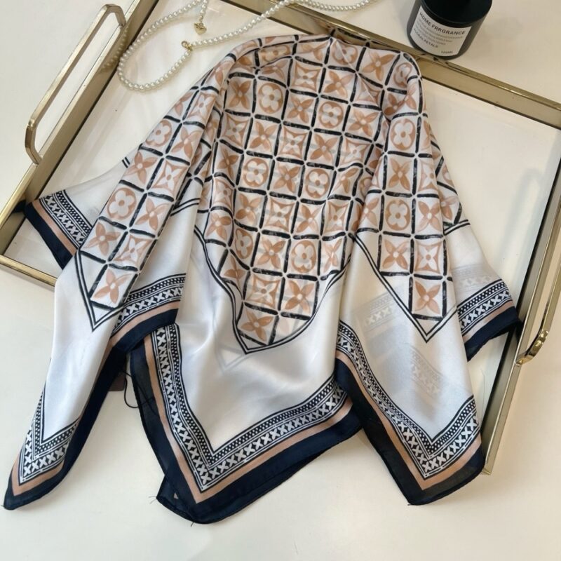 Alternative view of LOUIS VUITTON MONOGRAM FLOWER TILE IN BEIGE 70CM