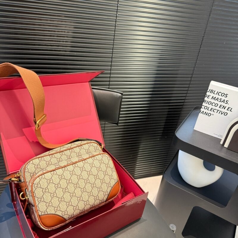 Alternative view of GUCCI GG EMBLEM MEDIUM CROSSBODY BAG BEIGE AND DARK BROWN 23CM 821160 FAED3 9786