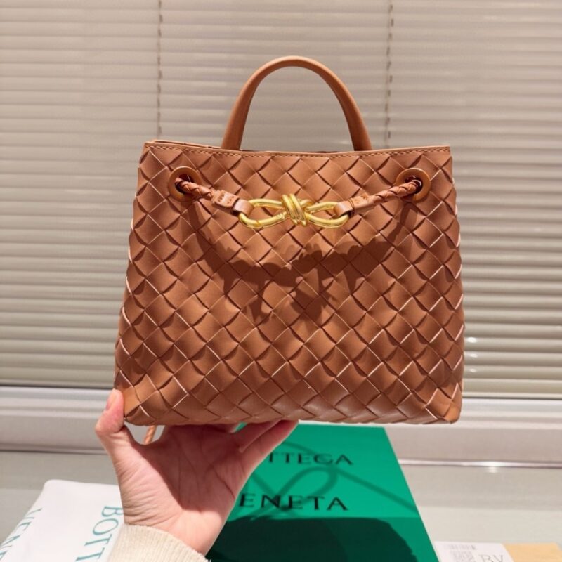 Alternative view of BOTTEGA VENETA SMALL ANDIAMO BAG IN COGNAC 25CM