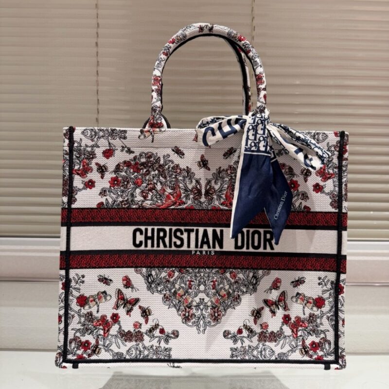 Alternative view of DIOR DIORAMOUR BOOK TOTE EMBROIDERY HEART MOTIF WHITE 42CM M1296ZEEI M941