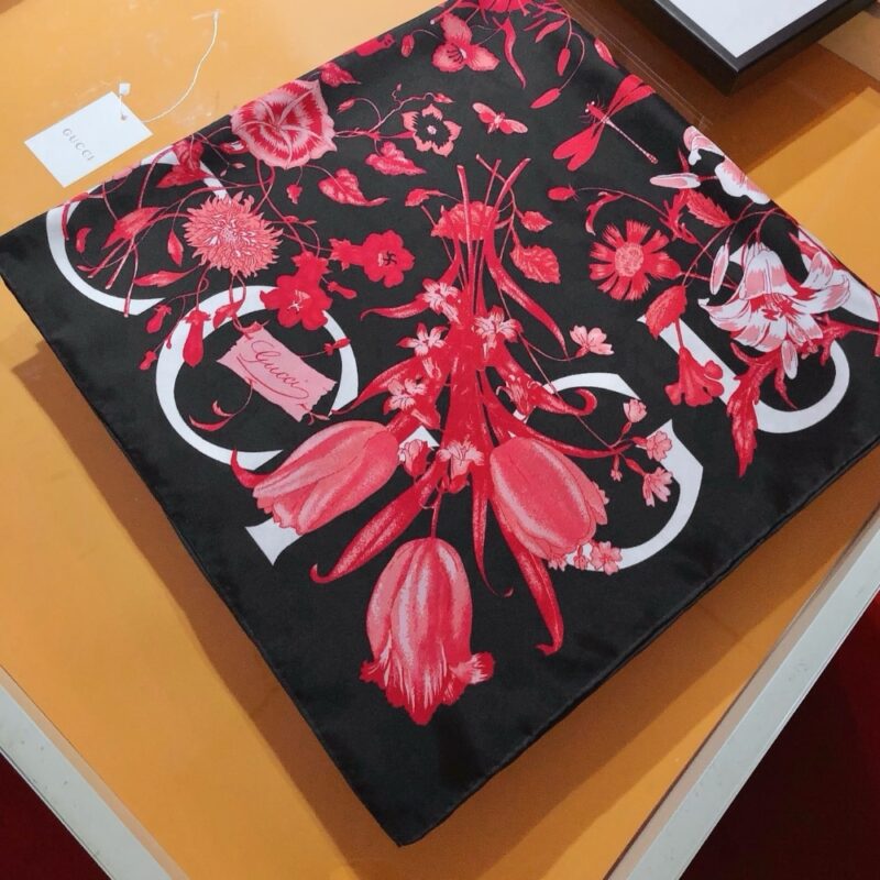 Alternative view of GUCCI WOMEN'S FLORAL PRINT SILK CARRÉ SQUARE IN RED 90CM