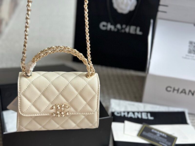 Alternative view of CHANEL CLUTCH BAG WITH CHAIN IN WHITE 15CM AP3237 B10307 10601