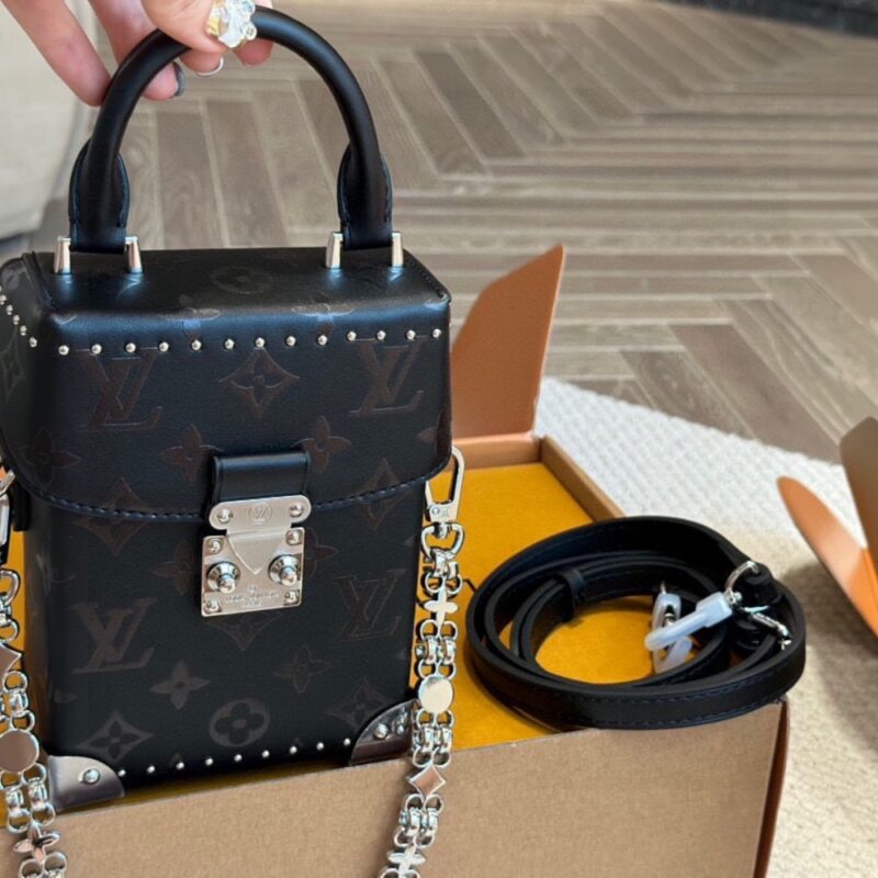 Alternative view of LOUIS VUITTON CAMERA BOX BLACK 12CM M11269