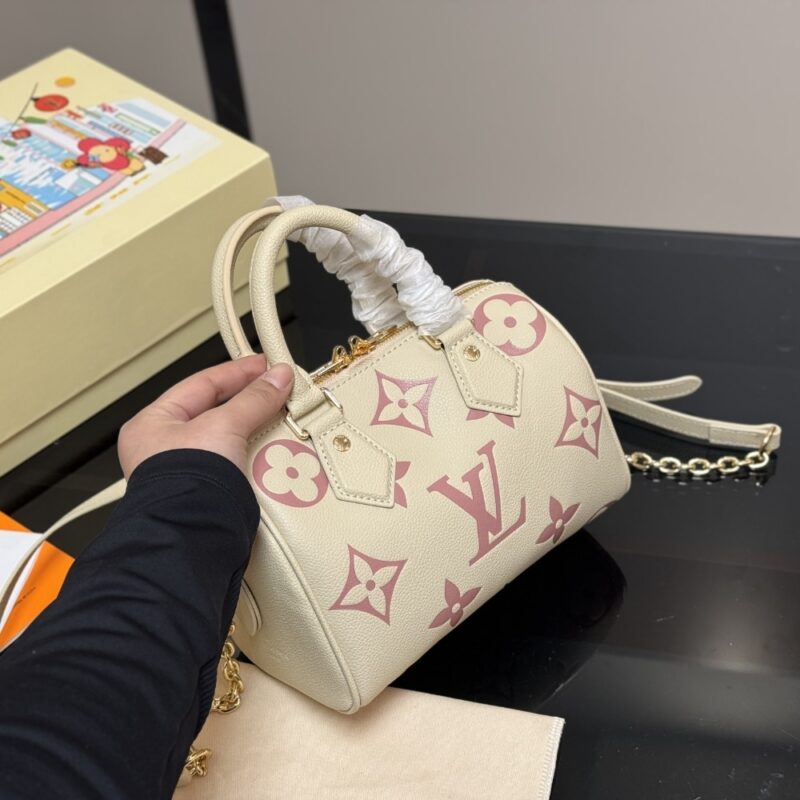 Alternative view of LOUIS VUITTON SPEEDY BANDOULIÈRE 20 BAG LATTE CHAMALLOW 21CM M46875