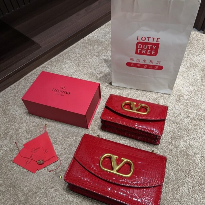 Alternative view of VALENTINO GARAVANI VAIN SMALL SHOULDER BAG IN CROCODILE RED 19CM 6W0B0R17TVG L43