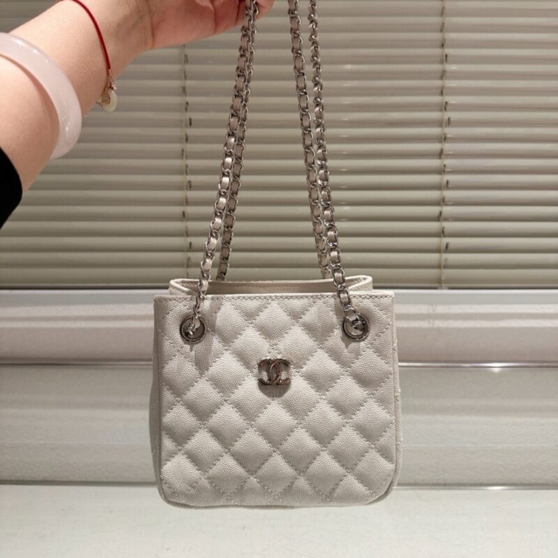 Alternative view of CHANEL GRAINED EMBOSSED HOBO BAG WHITE 17CM