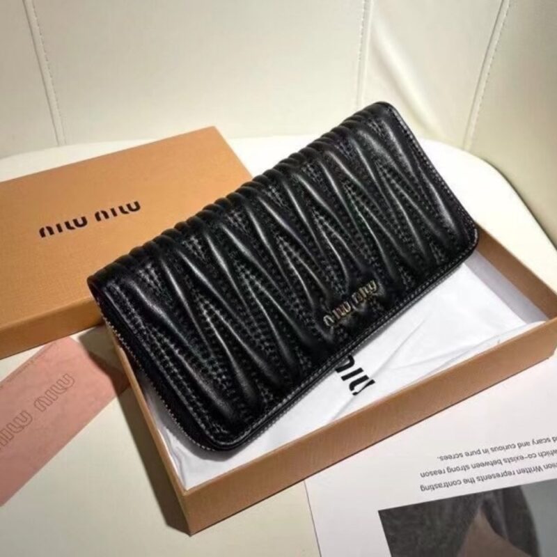 Alternative view of MIUMIU MATELASSÉ NAPPA WALLET BLACK 19CM 5ML506 N88 F0002
