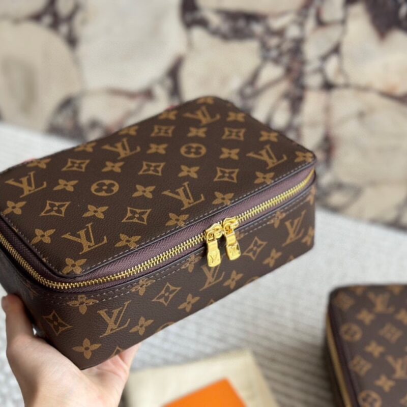 Alternative view of LOUIS VUITTON PACKING CUBE MM MONOGRAM 22CM M43689