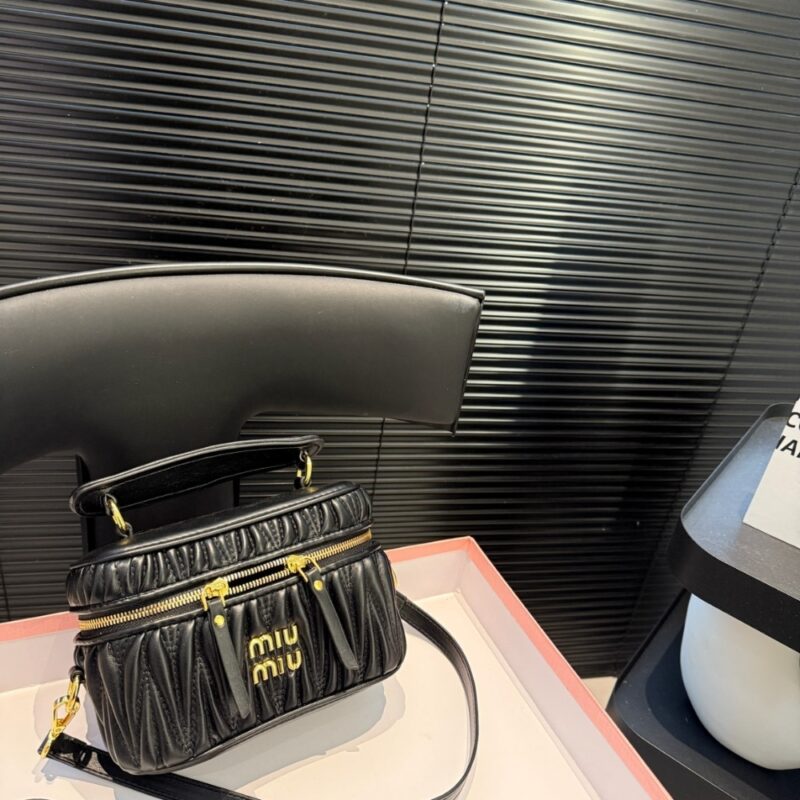 Alternative view of MIUMIU MATELASSÉ NAPPA SHOULDER BAG BLACK 19CM 5BH226 N88 F0002 V OOO