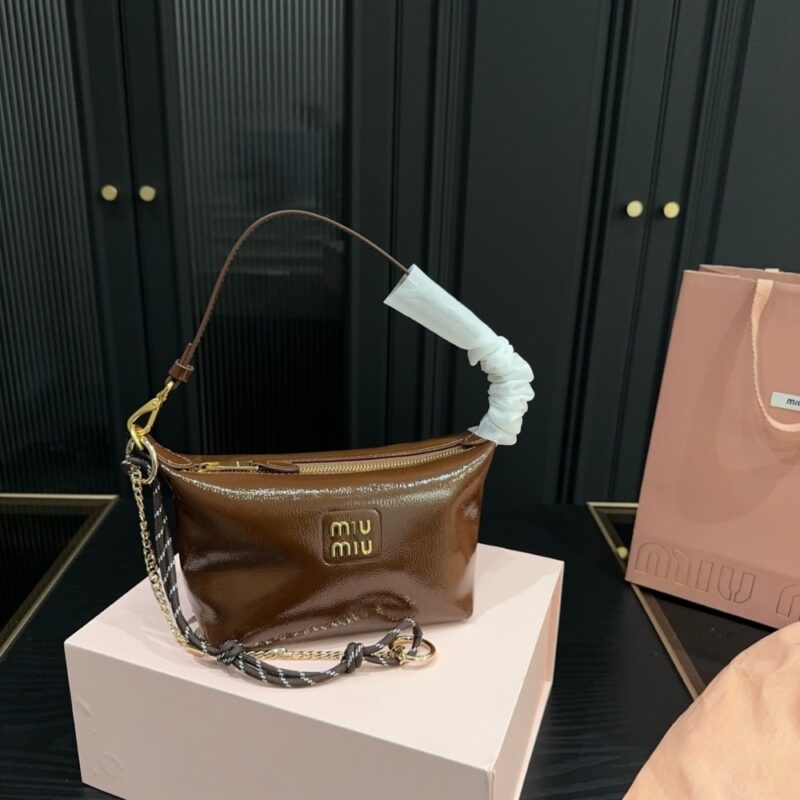 Alternative view of MIUMIU NAPLAK PATENT POUCH PALISANDER 18CM  5NE841 ADNT F0BW5