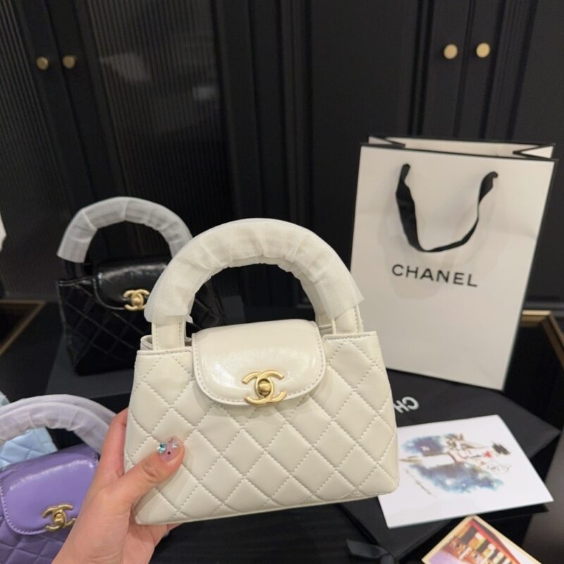 Alternative view of CHANEL SMALL KELLY SHOPPER SHINY AGED BRUSHED GOLD HARDWARE WHITE