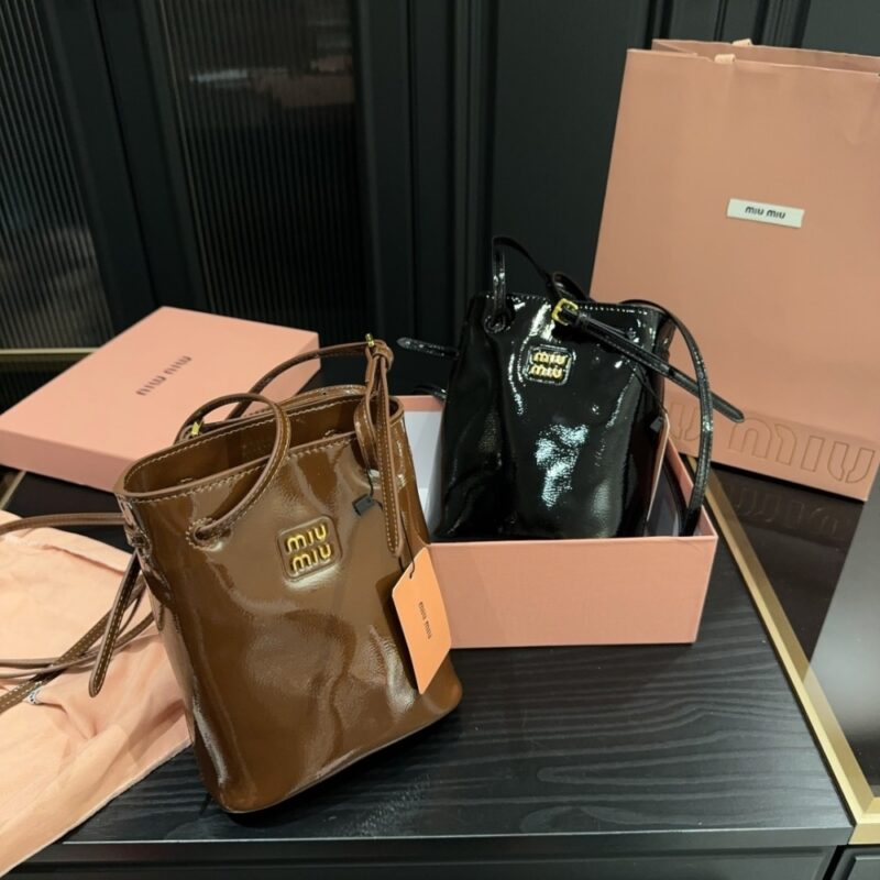 Alternative view of MIUMIU NAPLAK PATENT POUCH PALISANDER 15CM 5NF460 ADNT F0BW5