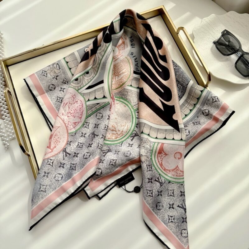 Alternative view of LOUIS VUITTON MALLES MERVEILLEUSES LIGHT GRAY 90CM M92978