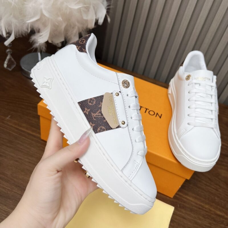 Alternative view of LOUIS VUITTON TIME OUT SNEAKER WHITE 1AHOOV