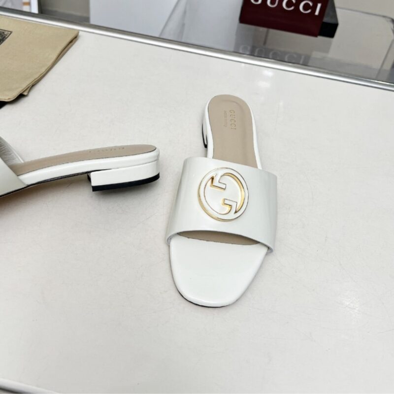 Alternative view of GUCCI WOMEN ROUND INTERLOCKING G SANDAL IN WHITE