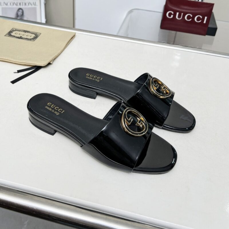 Alternative view of GUCCI WOMEN ROUND INTERLOCKING G SANDAL IN BLACK
