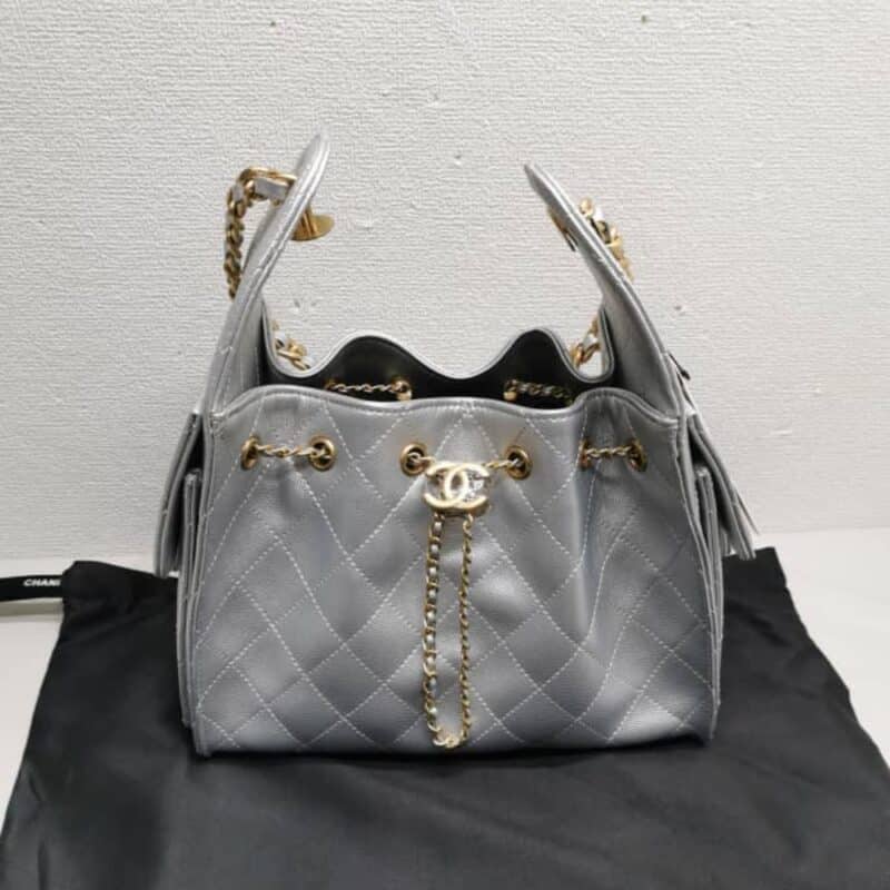 Alternative view of CHANEL 25 SMALL HANDBAG METALLIC GRAINED AND GOLD TONE METAL SILVER 26CM AS5293 B20405 NZV67