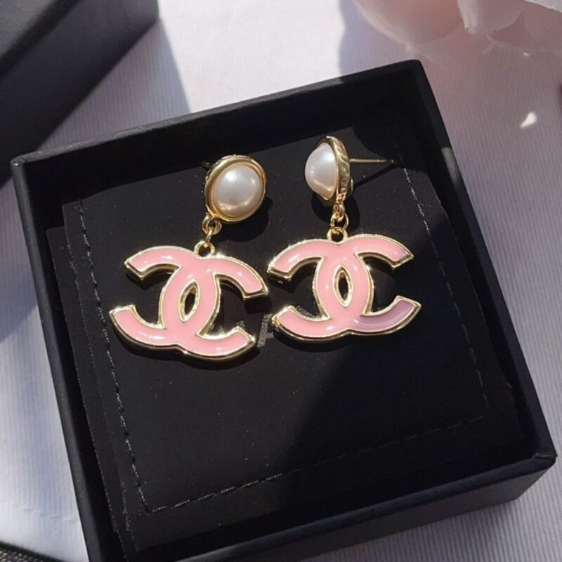 Alternative view of CHANEL PENDANT EARRINGS PEARLY WHITE AND PINK ABF397 B19975 NAFTT