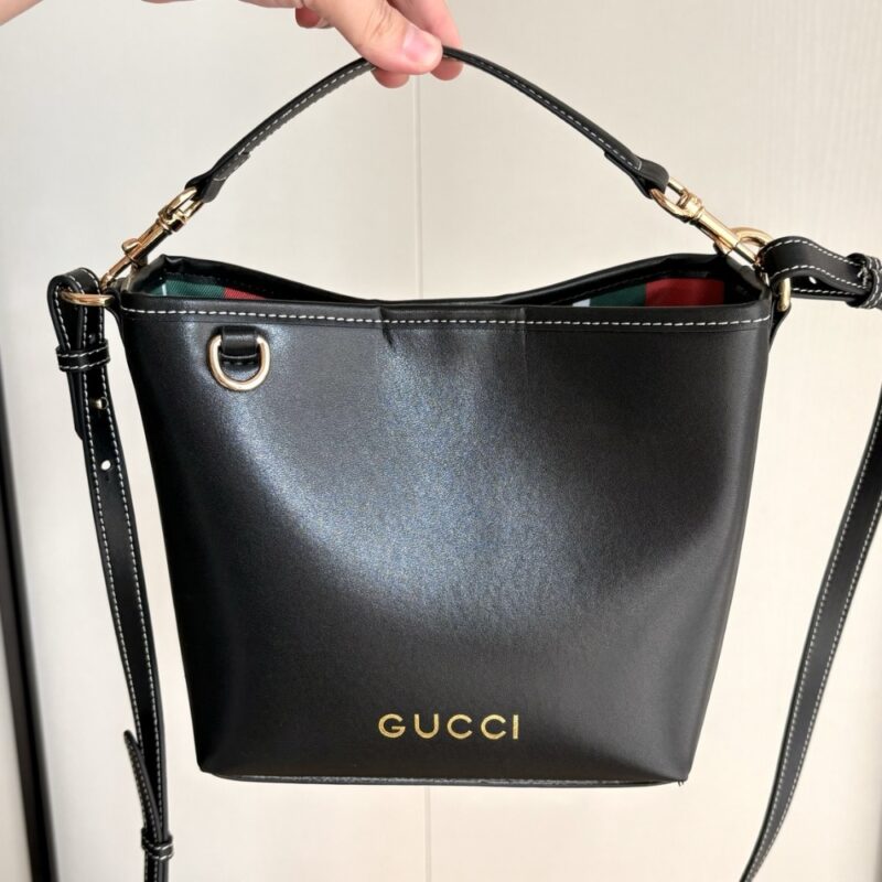 Alternative view of GUCCI GG EMBLEM SMALL BUCKET BAG BLACK LEATHER 20CM 815118 AAEC2 1000