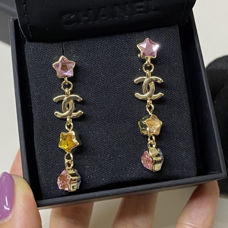 Alternative view of CHANEL PENDANT EARRINGS METAL AND DIAMANTÉS IN MULTICOLOR ABF182 B19937 NAFQC