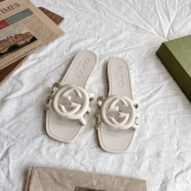 Alternative view of GUCCI WOMEN'S INTERLOCKING G SLIDE SANDAL WHITE 780307 J8700 9022