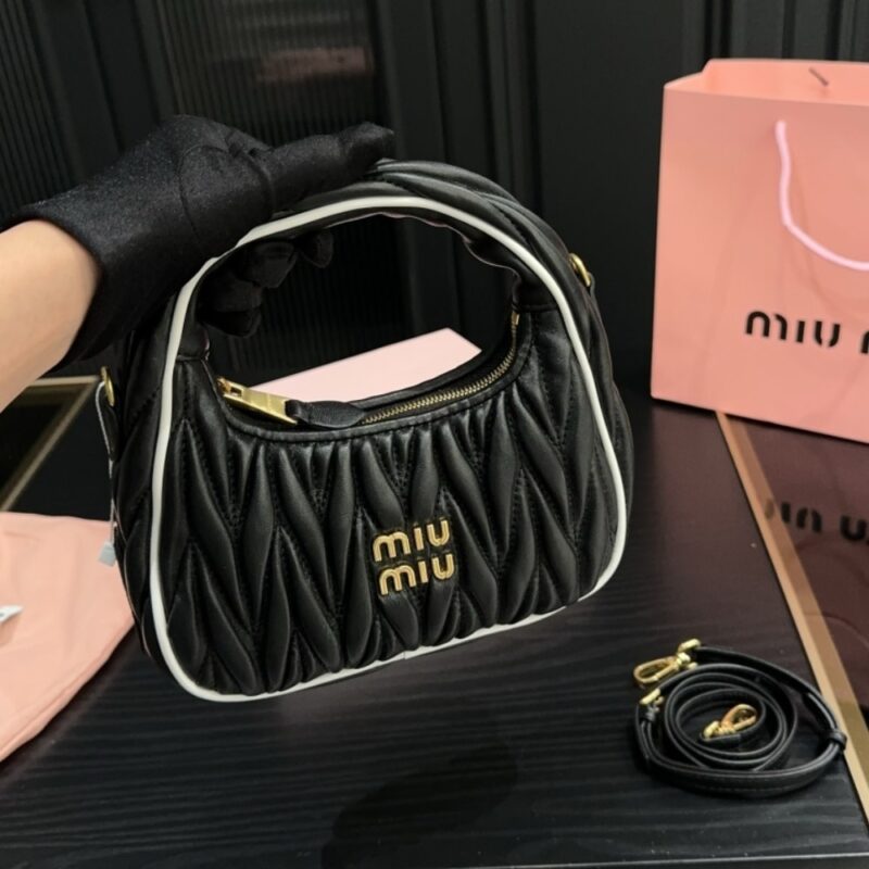 Alternative view of MIUMIU WANDER MATELASSÉ BAG BLACK AND WHITE 20CM