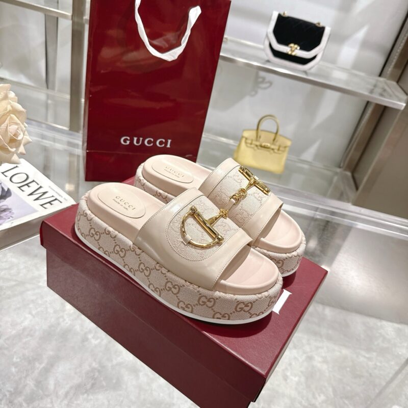 Alternative view of GUCCI WOMEN’S PLATFORM SLIDES WITH HORSEBIT BEIGE