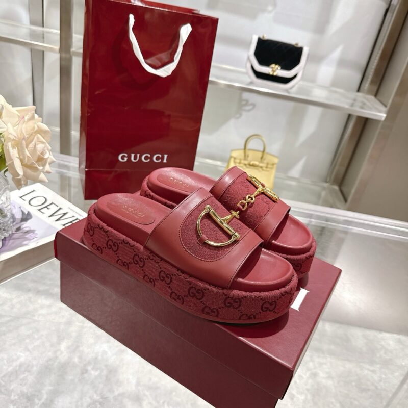 Alternative view of GUCCI WOMEN’S PLATFORM SLIDES WITH HORSEBIT BURGUNDY