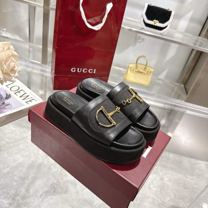 Alternative view of GUCCI WOMEN’S PLATFORM SLIDES WITH HORSEBIT BLACK